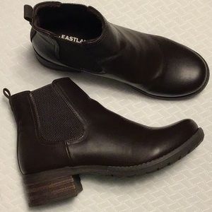 Super cute Eastland ankle boots.